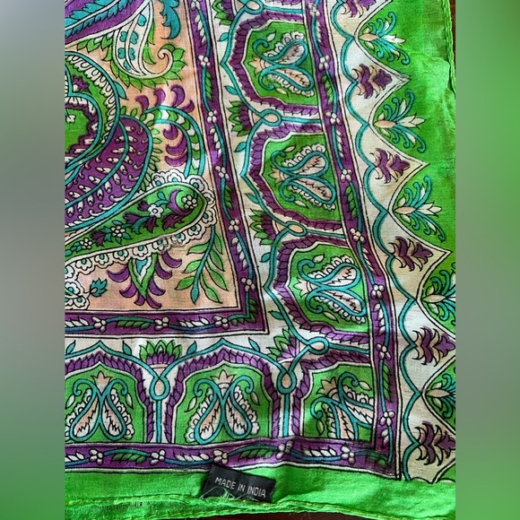 Accessories - 100% Silk vintage scarf. Made in India. Timeless piece. Everyday wear.